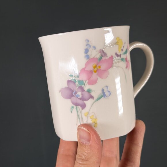 Set of 2 NEW BONE ORIGINAL porcelain coffee mugs, floral tea mugs made in Japan - Picture 5 of 7